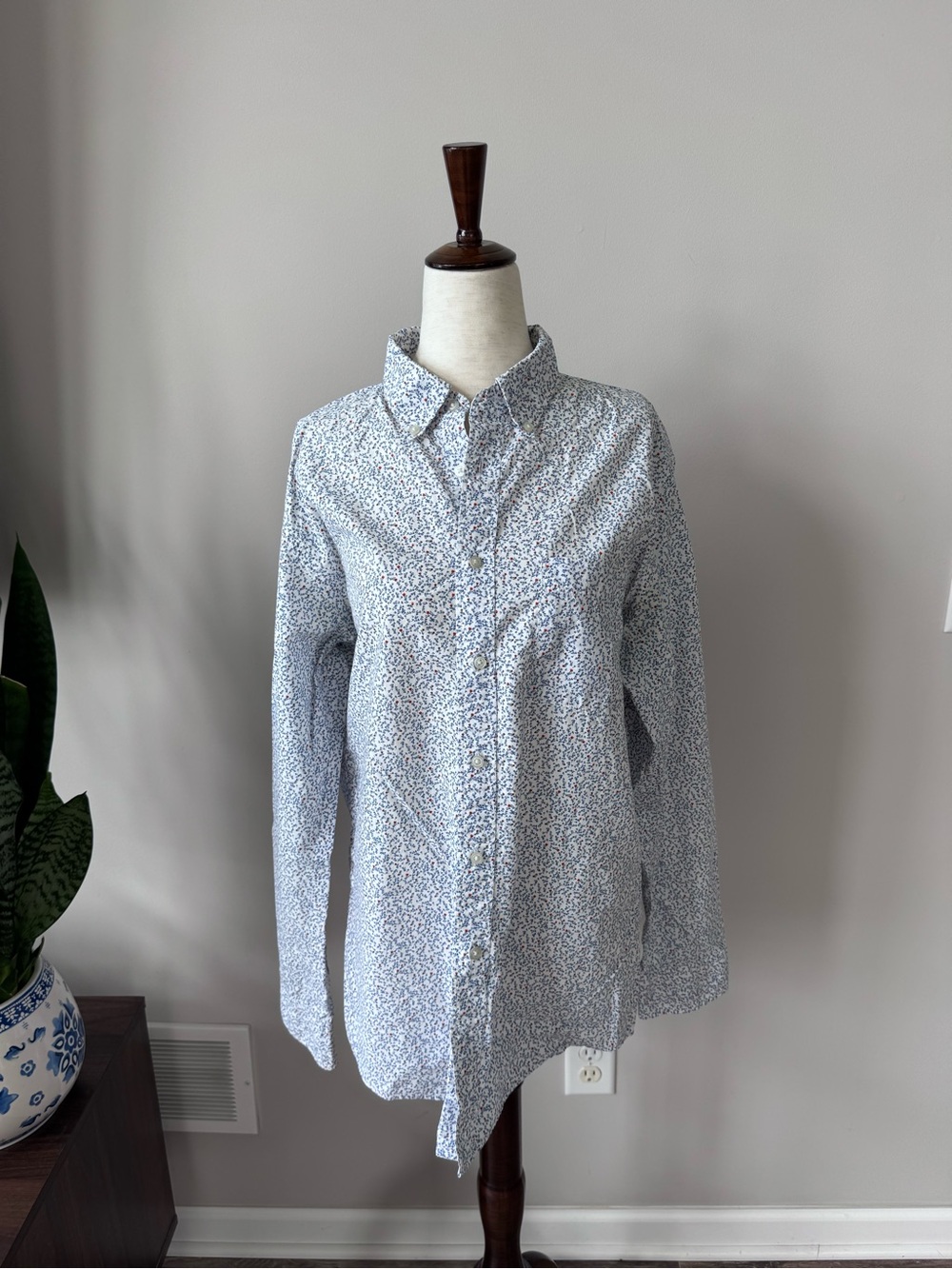 Uniqlo Unisex Classic Blue Floral Button-Up Shirt